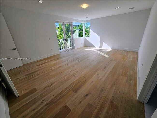 Building Photo - 10289 NW 75th Terrace