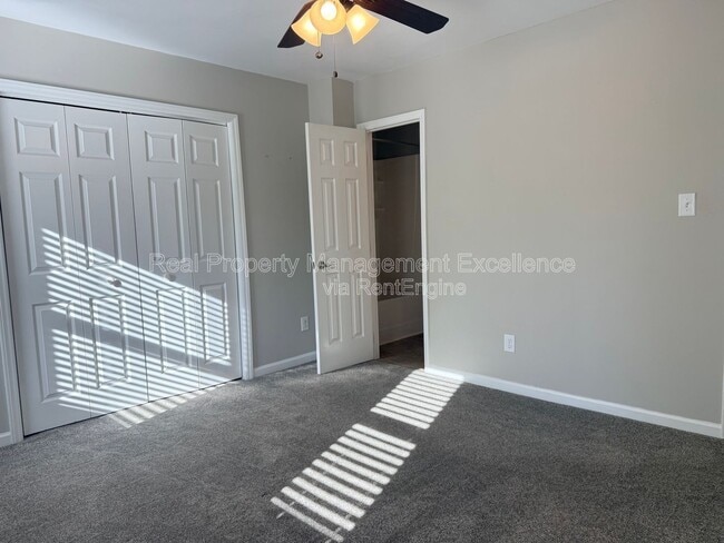 Building Photo - 2922 Glenridge Dr