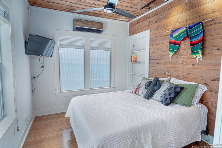 Building Photo - 311 Alamosa Ave