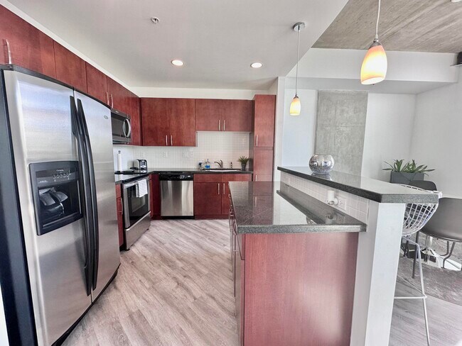 Building Photo - 300 S Australian Ave