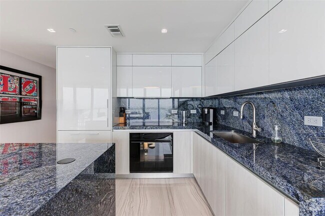 Building Photo - 3131 NE 7th Ave