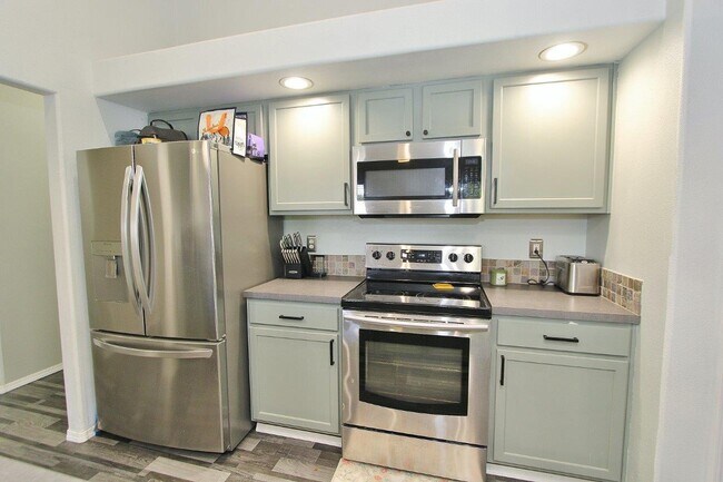 Building Photo - 1915 W Mulhuland Ct