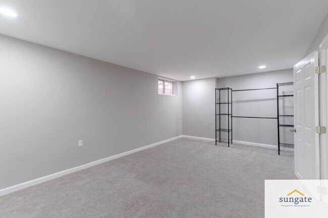 Building Photo - 4254 Cayuga Rd