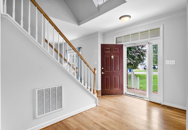 Building Photo - HAMPTON PARK - Pristine 4-5 bedroom home a...