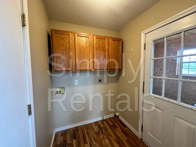 Building Photo - 479 Mills Way