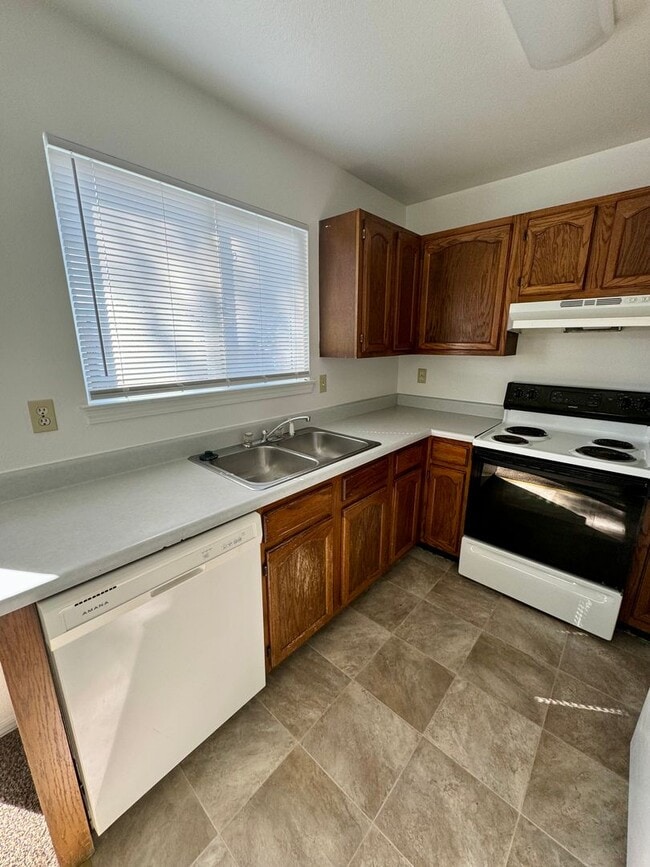 Building Photo - Lovely 3 bedroom/2 bath home in Fountain V...