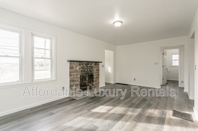 Building Photo - 2868 Brighton Henrietta Town Line Rd