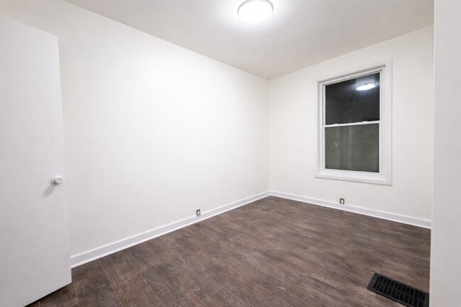 Building Photo - 265 Center St