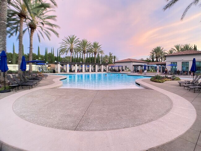 Building Photo - 101 Hallmark