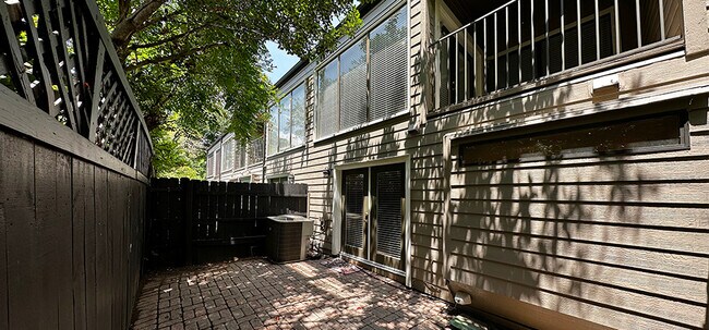 Patio - 6724 Eastridge Dr