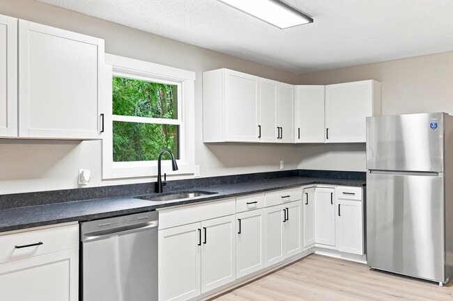 Building Photo - 114 Alpine Dr