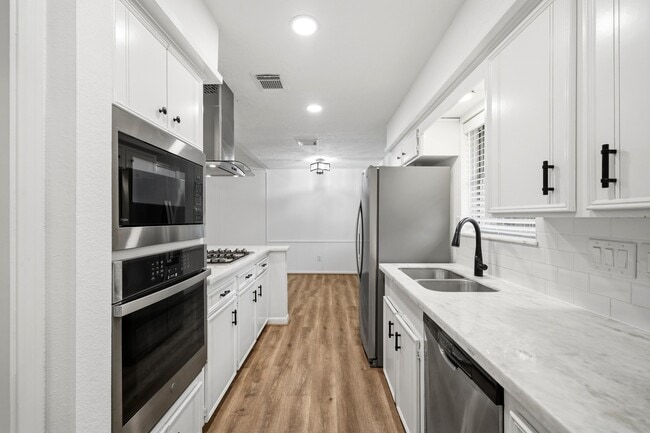 Building Photo - 12931 Westella Dr