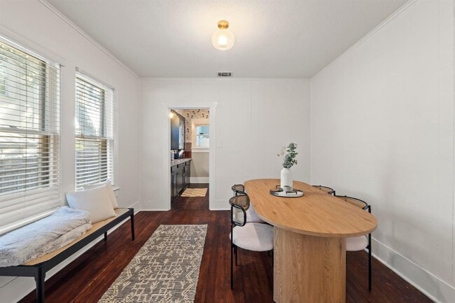 Building Photo - 1805 Brackenridge St