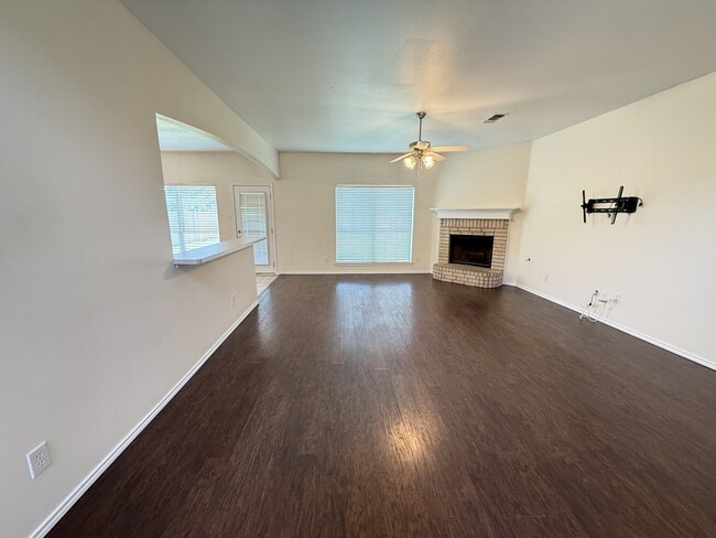 Building Photo - 609 N Vinton Ave
