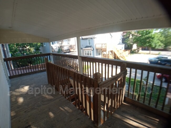 Building Photo - 229 W Lapeer St