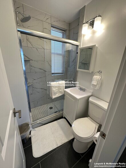 Building Photo - 51 Park Dr