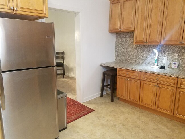 Building Photo - Downtown 2 Story Cottage Monthly Grand Rapids Rental