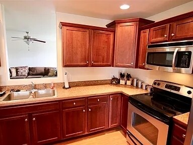 Building Photo - 906 Powers Blvd