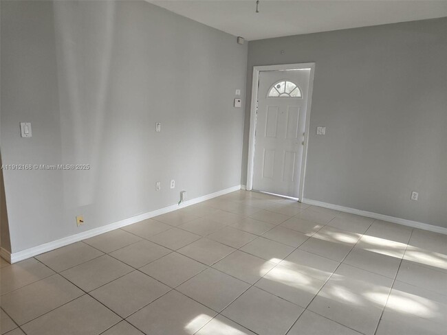 Building Photo - 4830 SW 27th Ave