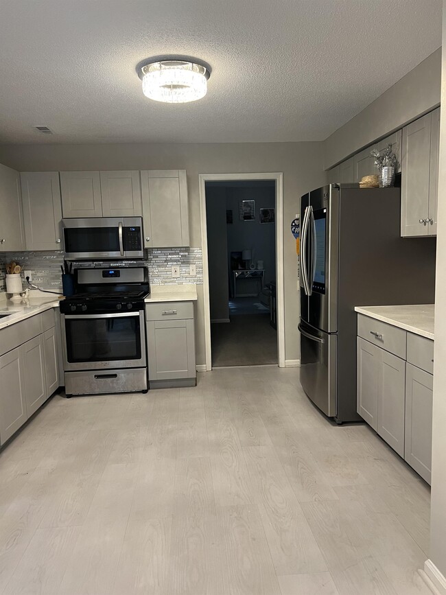 Building Photo - 3315 Woodland Park Rd