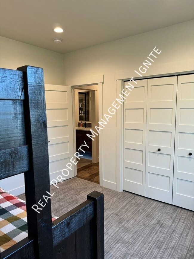 Building Photo - 61145 SW Beverly Wy