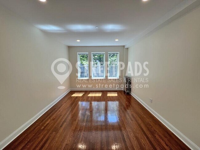Building Photo - 2 bedroom in Boston MA 02135
