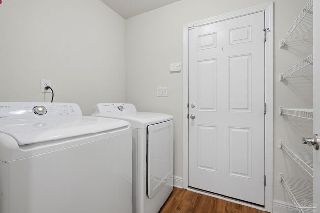 Building Photo - 12264 Pinfish Rd