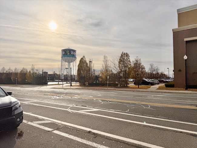 Building Photo - Modern 2-Bedroom Condo Near Everything in Downtown Royal Oak