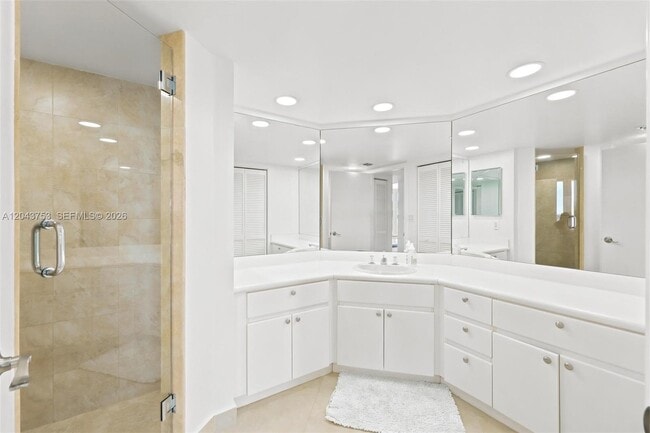 Building Photo - 16485 Collins Ave