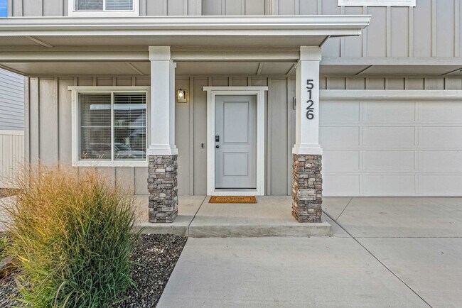 Building Photo - 5126 E Sylvan Hart Dr