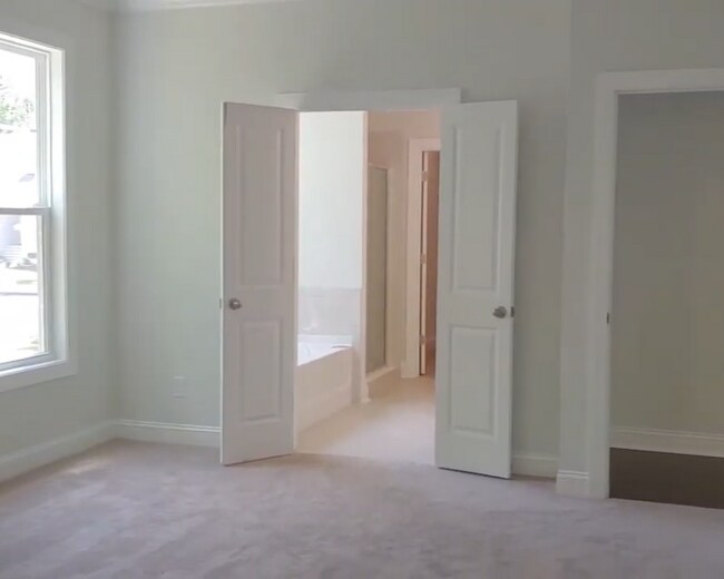Building Photo - 605 Chigwell Springs Ln