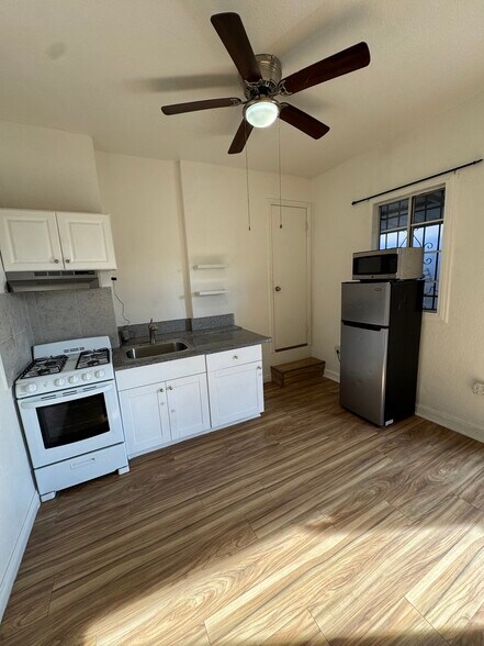 Building Photo - 8710 Avalon Blvd