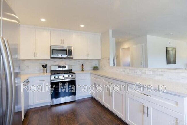 Building Photo - 888 Narwhal St