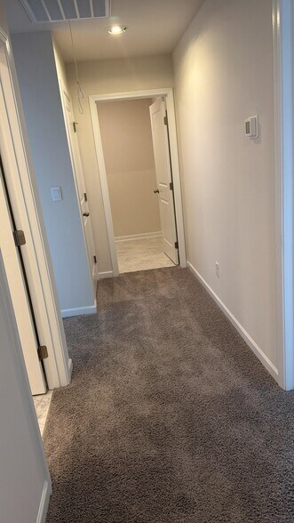 Building Photo - 1614 Yarrow Ln