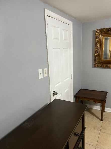 Building Photo - 8468 Imperial Dr
