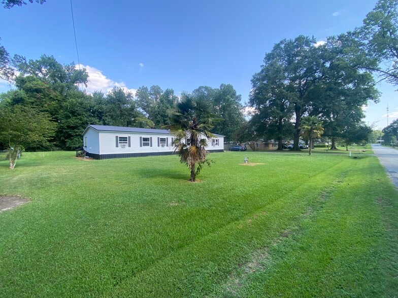Building Photo - 461 Crewlake Loop