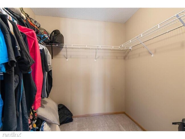 Building Photo - 2 br, 2 bath Townhome - 2056 Willow Cir