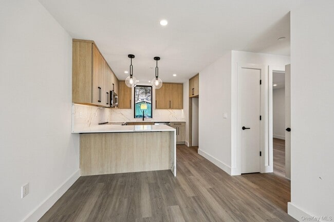 Building Photo - 325 Manville Rd