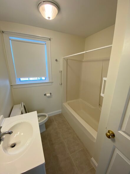 Building Photo - 213 Dana Ave