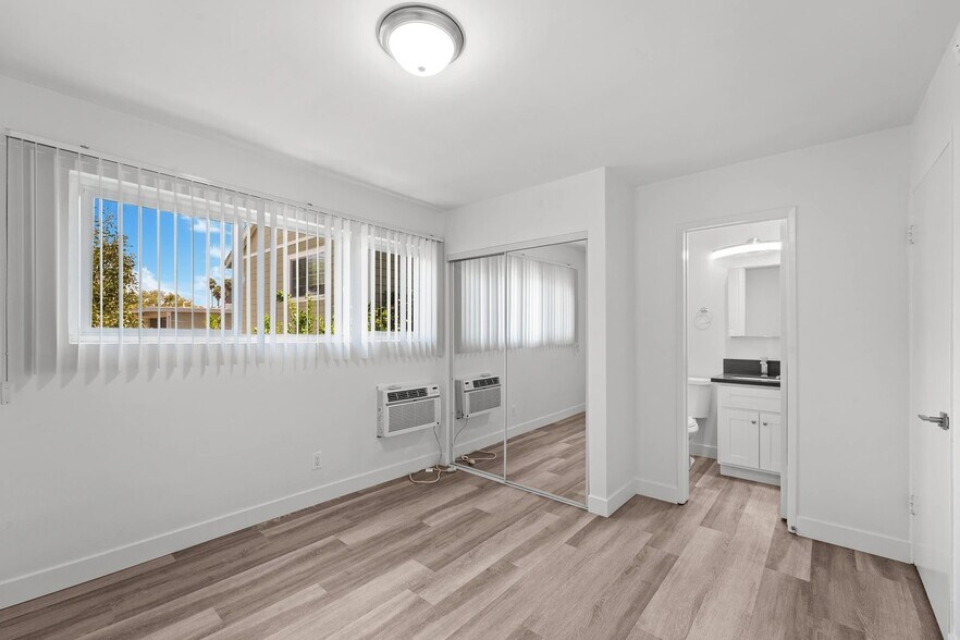 Building Photo - 925 W 30th St