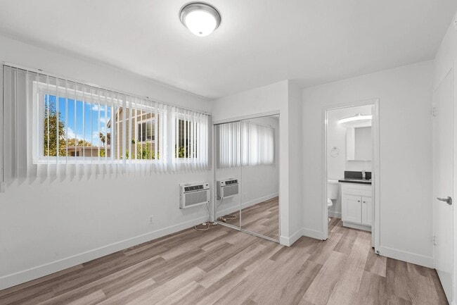 Building Photo - 925 W 30th St