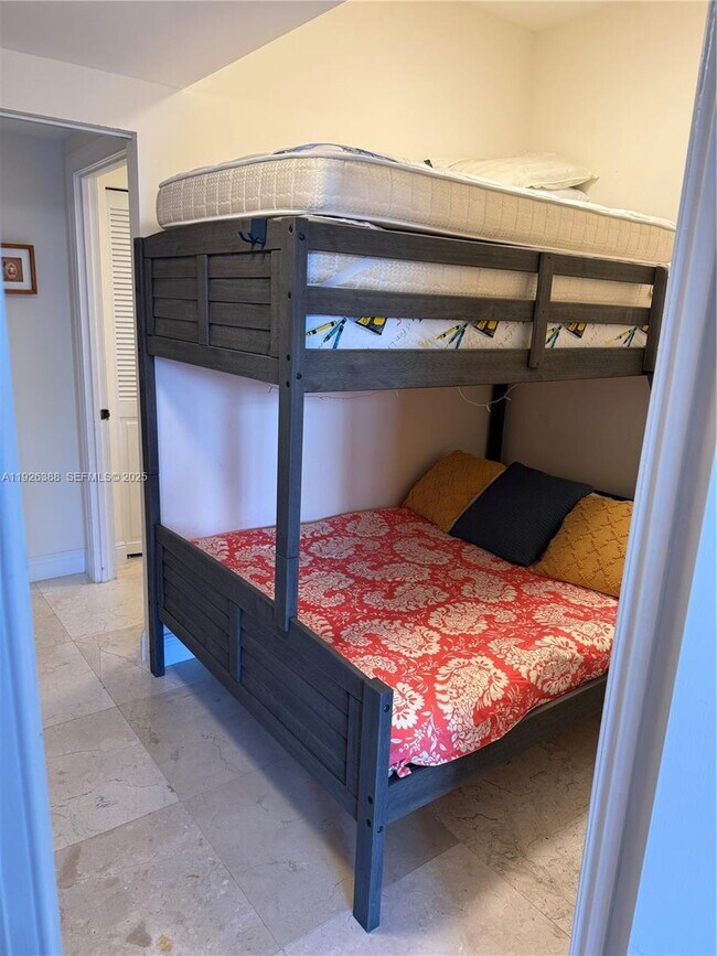 Building Photo - 251 Crandon Blvd