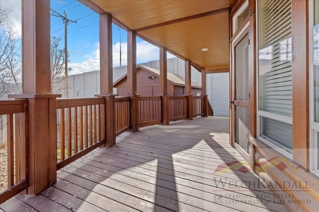 Building Photo - Beautiful 3 Bed 2 Bath Townhome in West Haven