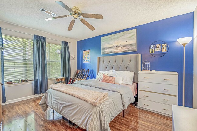 Building Photo - 4930 Windsor Green Way