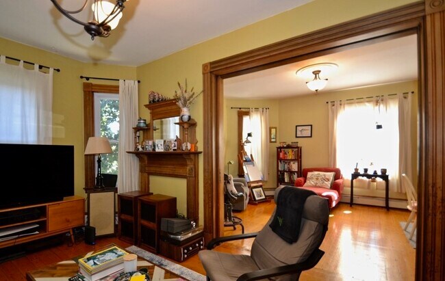 Building Photo - 106 Summer St