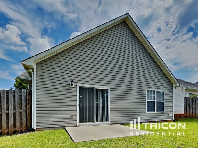 Building Photo - 819 Chablis Dr
