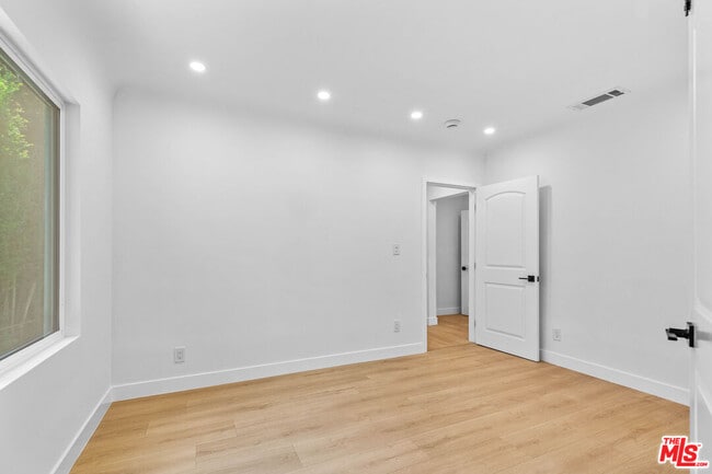 Building Photo - 1722 Bel Aire Dr