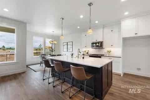 Building Photo - 1756 E Knobcone Dr