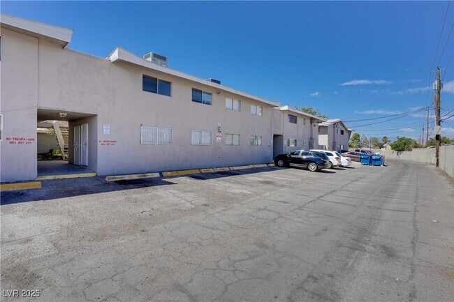 Building Photo - 304 Orland St