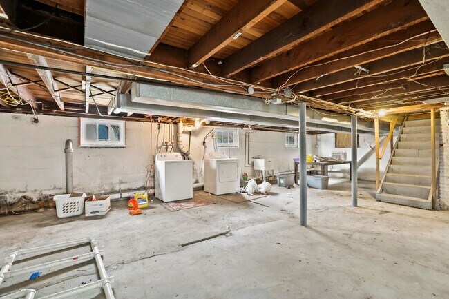 Building Photo - 6-Bedroom Rental Near TCNJ | Spacious Layout, Parking, Yard & Deck